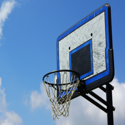 Un nouveau terrain de basket au Burck! 